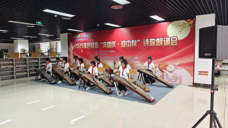 民權縣圖書館舉辦“慶國慶·迎中秋”詩歌朗誦會 民權縣圖書館舉辦“慶國慶·迎中秋”詩歌朗誦會