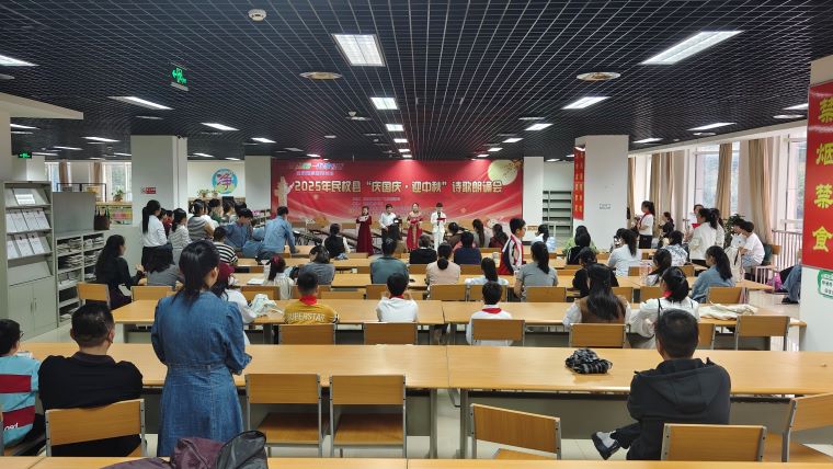 民權縣圖書館舉辦“慶國慶·迎中秋”詩歌朗誦會 民權縣圖書館舉辦“慶國慶·迎中秋”詩歌朗誦會