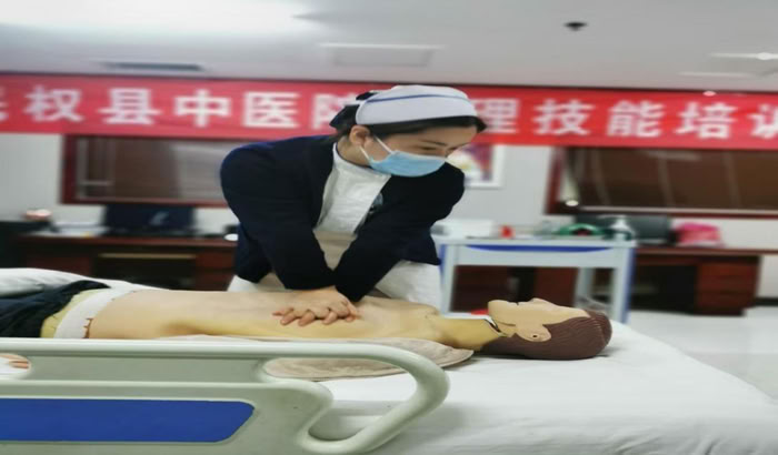 以專業(yè)“秀”實(shí)力，用堅(jiān)守“紅”出圈 ——記民權(quán)縣中醫(yī)院神經(jīng)外科護(hù)士長(zhǎng)王秀紅